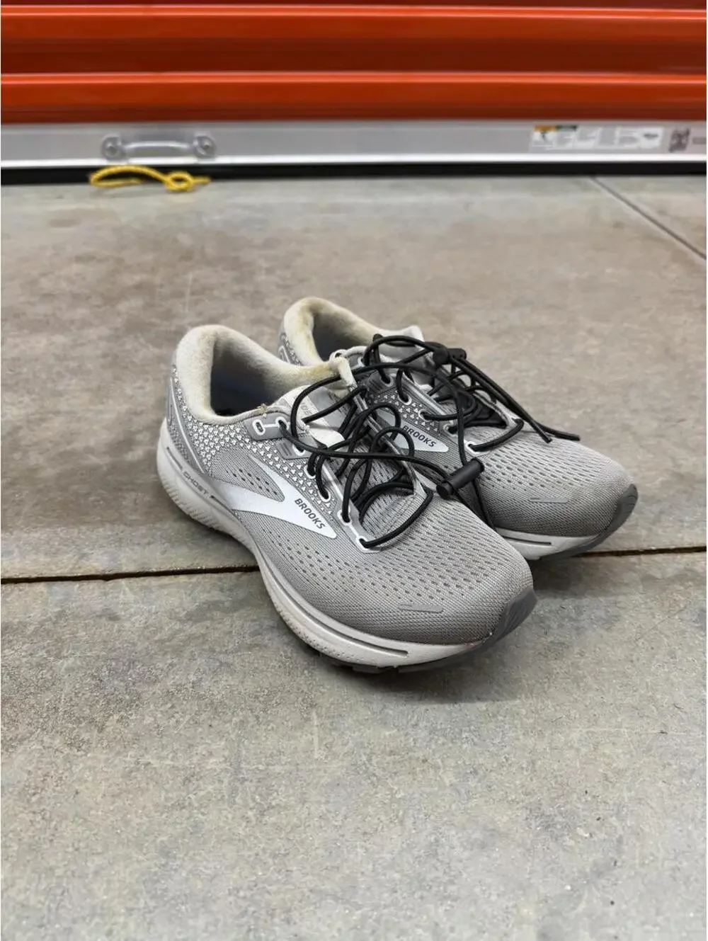 brooks ghost 14 grey and white running shoes size 6.5 WOMENS / NO INSOLE